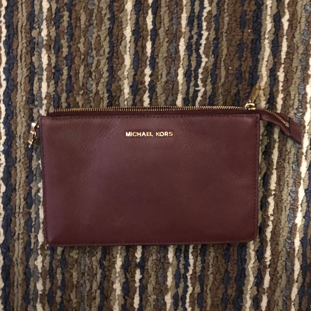 Michael Kors wristlet missing strap